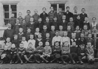 1918 -1919 Schule Tichlowitz mit Lehrer Prinz_11